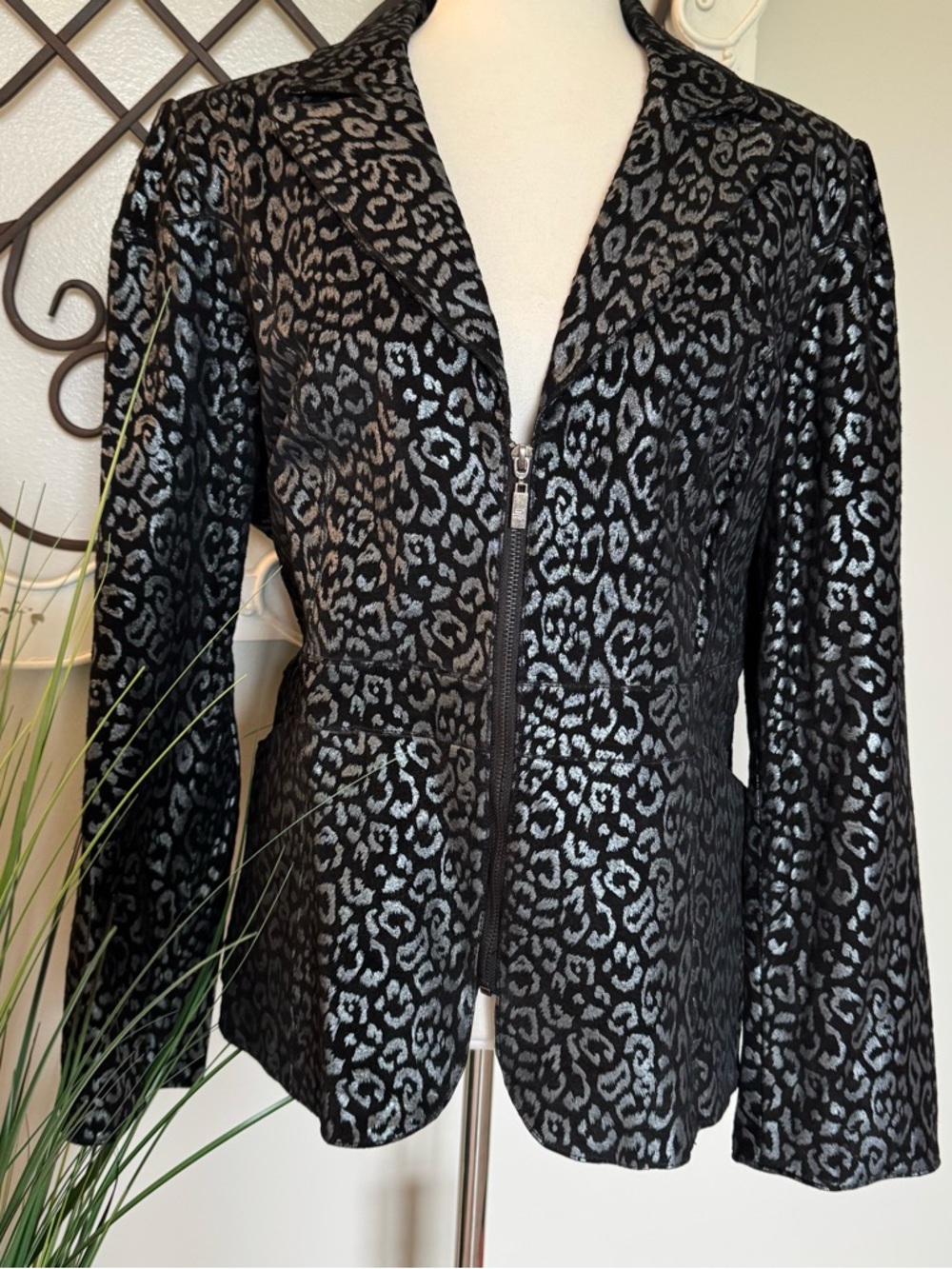 PAMELA MCCOY Size Large Genuine Leather Animal Print Jacket